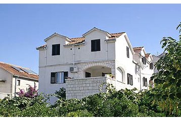 Hrvatska Privát Sutivan, Eksterijer